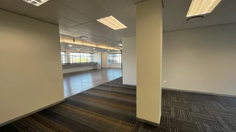 138 West Street, Sandown - 551m² and 551m² office space available to let for rent to lease (34).